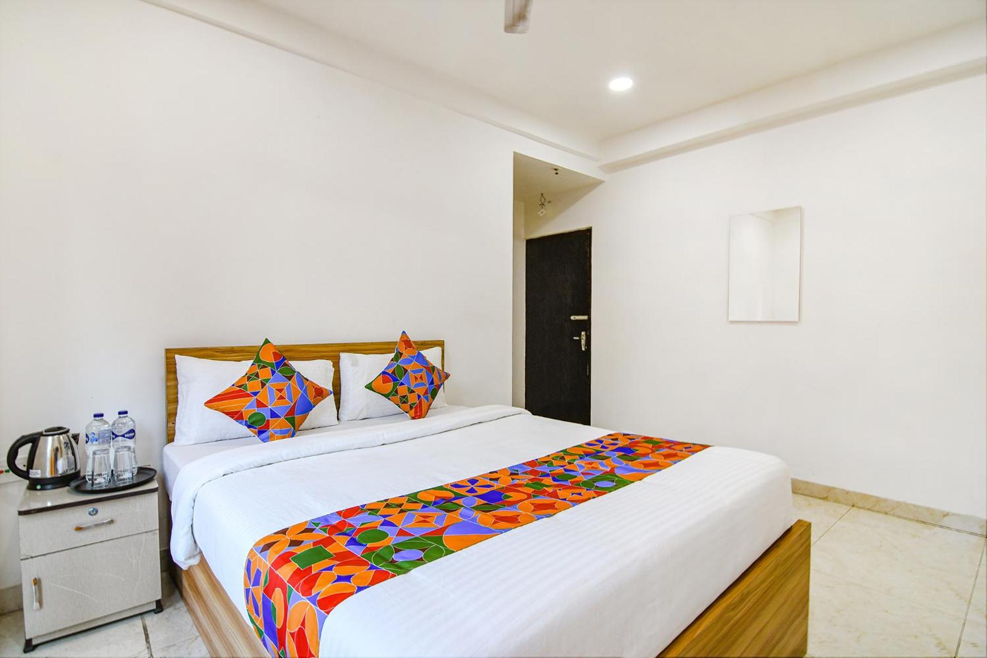 Fabhotel Grand Hazra Inn - Nr Ballygunge Station Колката Екстер'єр фото